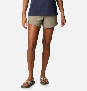 Khaki Columbia Bogata Bay Stretch Women's Shorts | 74126NOFB