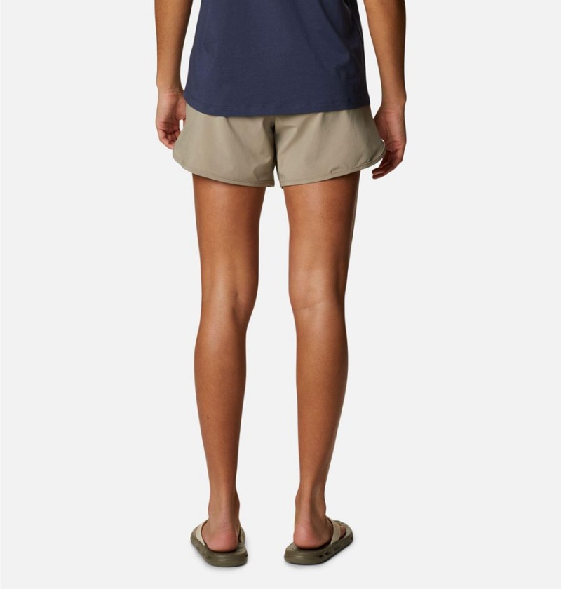 Khaki Columbia Bogata Bay Stretch Women's Shorts | 74126NOFB