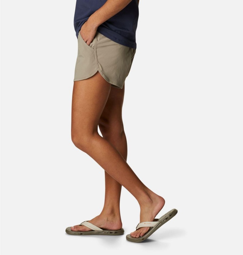 Khaki Columbia Bogata Bay Stretch Women's Shorts | 74126NOFB