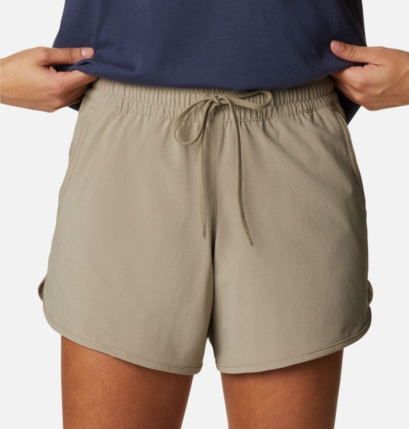 Khaki Columbia Bogata Bay Stretch Women's Shorts | 74126NOFB