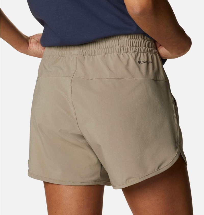 Khaki Columbia Bogata Bay Stretch Women's Shorts | 74126NOFB