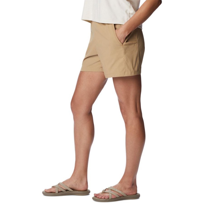 Khaki Columbia Leslie Falls Women's Shorts | 21734UEQD