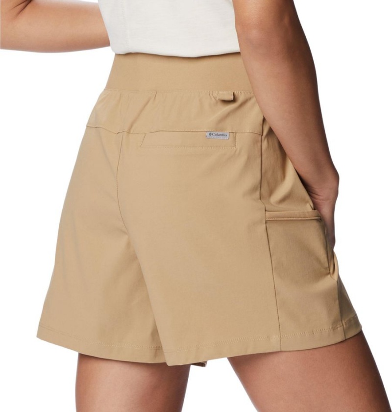 Khaki Columbia Leslie Falls Women's Shorts | 21734UEQD