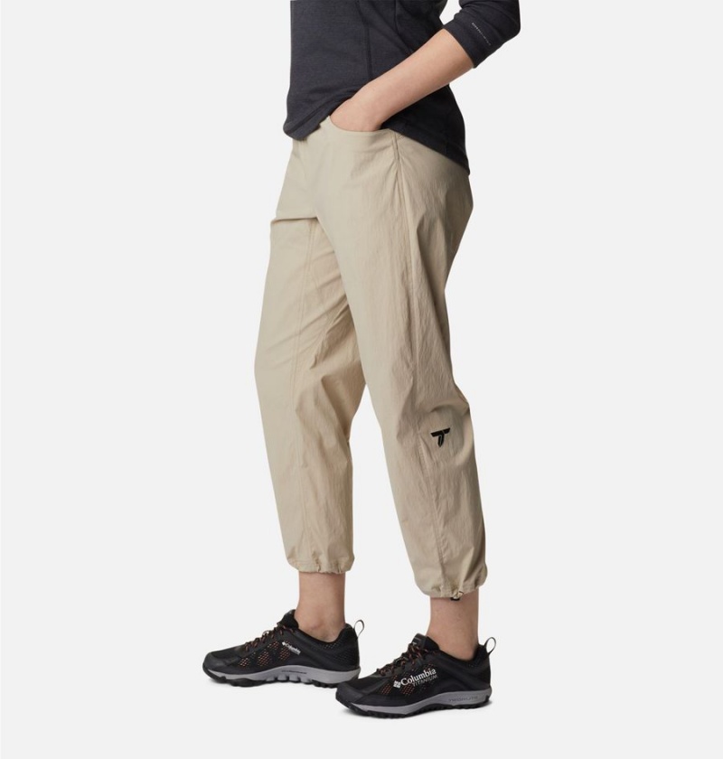 Khaki Columbia Titan Pass Lightweight Women's Pants | 84612KTOS