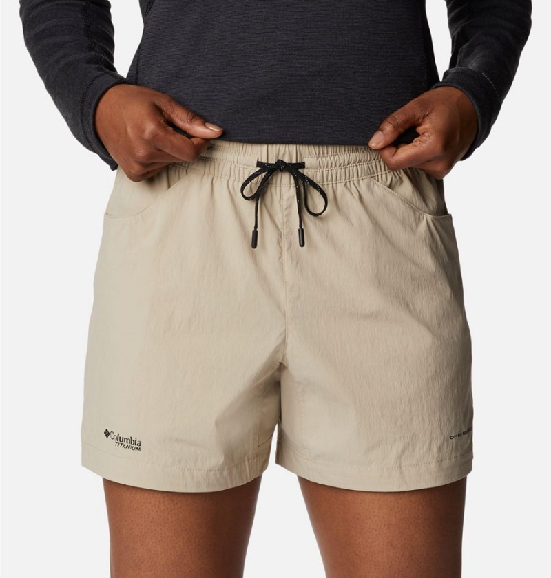 Khaki Columbia Titan Pass Lightweight Women's Shorts | 57180YJFG